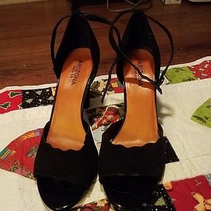 Arizona black open toe heels